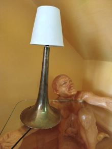 Piękna lampka z czary puzonu