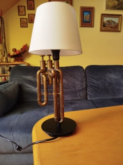Lampka z części instrumentu