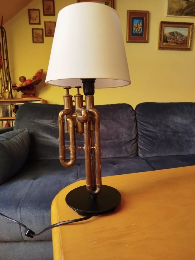 Lampka z części instrumentu