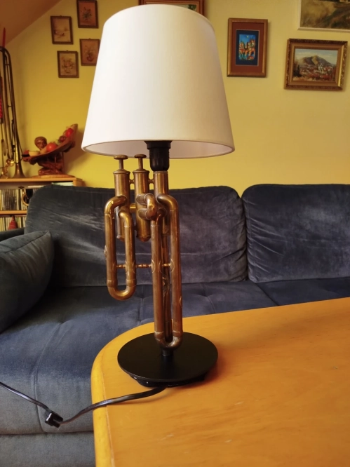 Lampka z części instrumentu