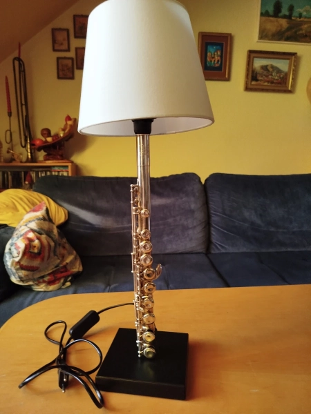 Pięknie ręczna robiona lampka z części Fletu