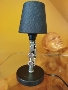 Piękna lampka z części fletu