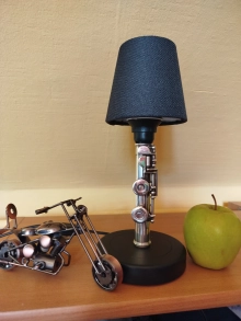 Piękna lampka z części fletu