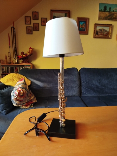 Pięknie ręczna robiona lampka z części Fletu