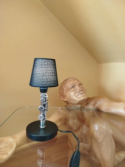 Piękna lampka z części fletu