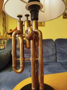 Lampka z części instrumentu