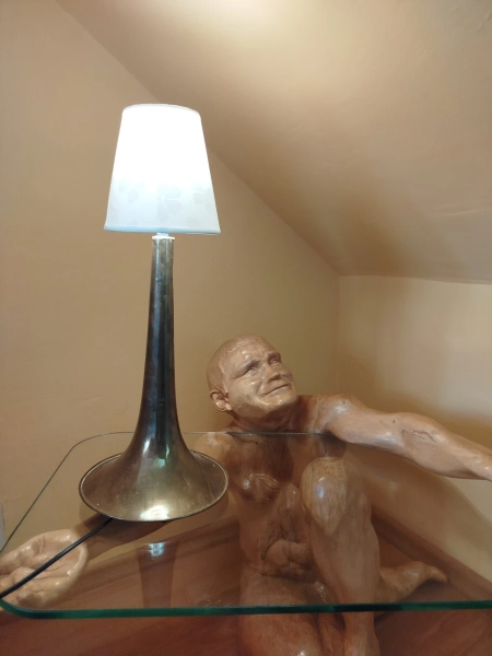 Piękna lampka z czary puzonu